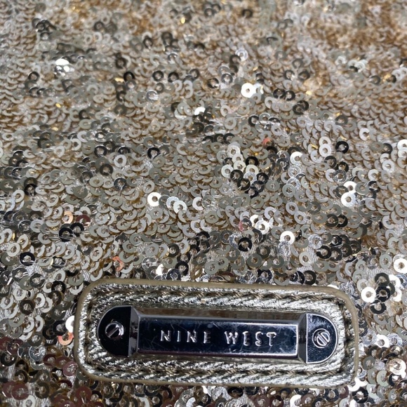 Nine West "Flash Lite" Gold Sequin Crossbody Purse 9" x 6" x 2" MSRP $40 - Picture 5 of 16